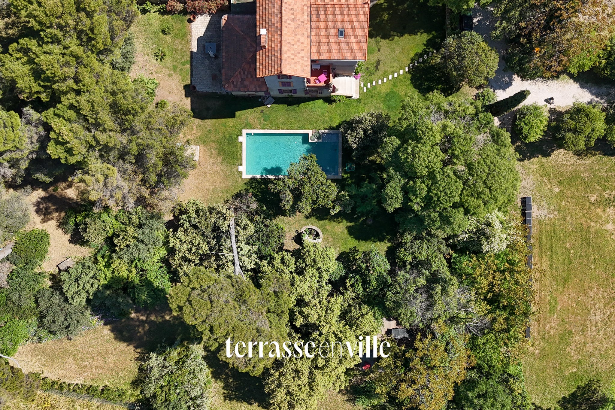 SOUS OFFRE - LA CIOTAT - MAISON DE MAÎTRE 225 M2 - 6 CHAMBRES - PISCINE - GARAGE - PARCELLE 5 000 M2