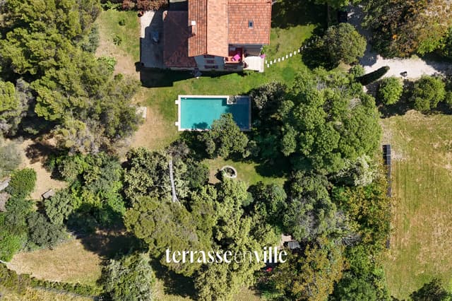 SOUS OFFRE - LA CIOTAT - MAISON DE MAÎTRE 225 M2 - 6 CHAMBRES - PISCINE - GARAGE - PARCELLE 5 000 M2
