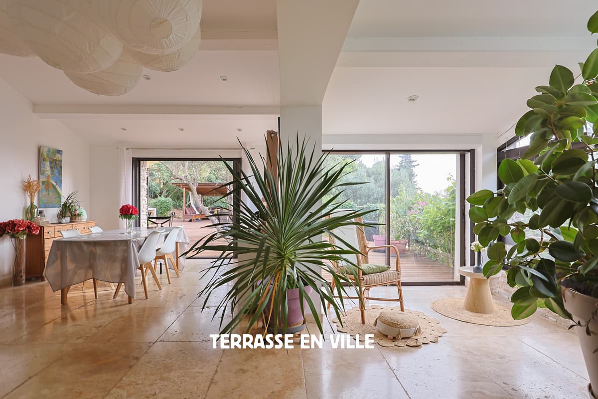Toulon Ouest - Maison Familiale 230m2 - Parcelle 2000m2 - Piscine - Vue dégagée - 745 000€ - 7