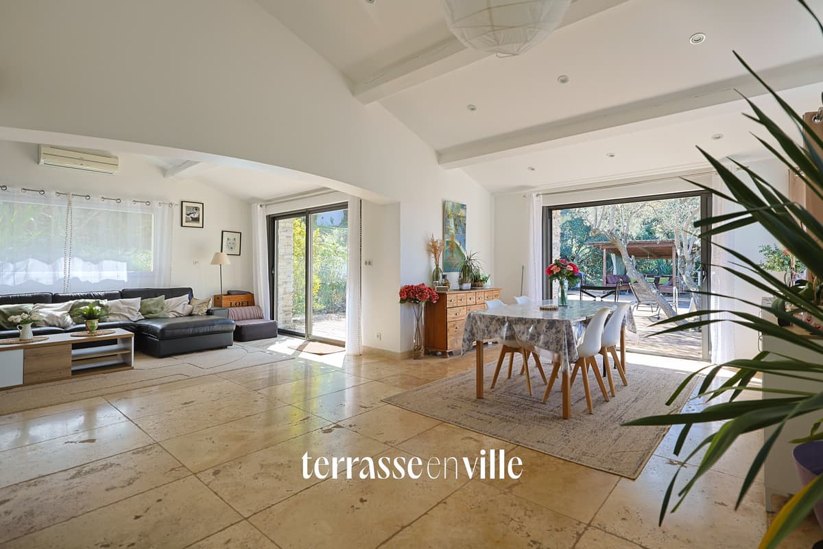 Toulon Ouest - Maison Familiale 230m2 - Parcelle 2000m2 - Piscine - Vue dégagée - 745 000€ - 6