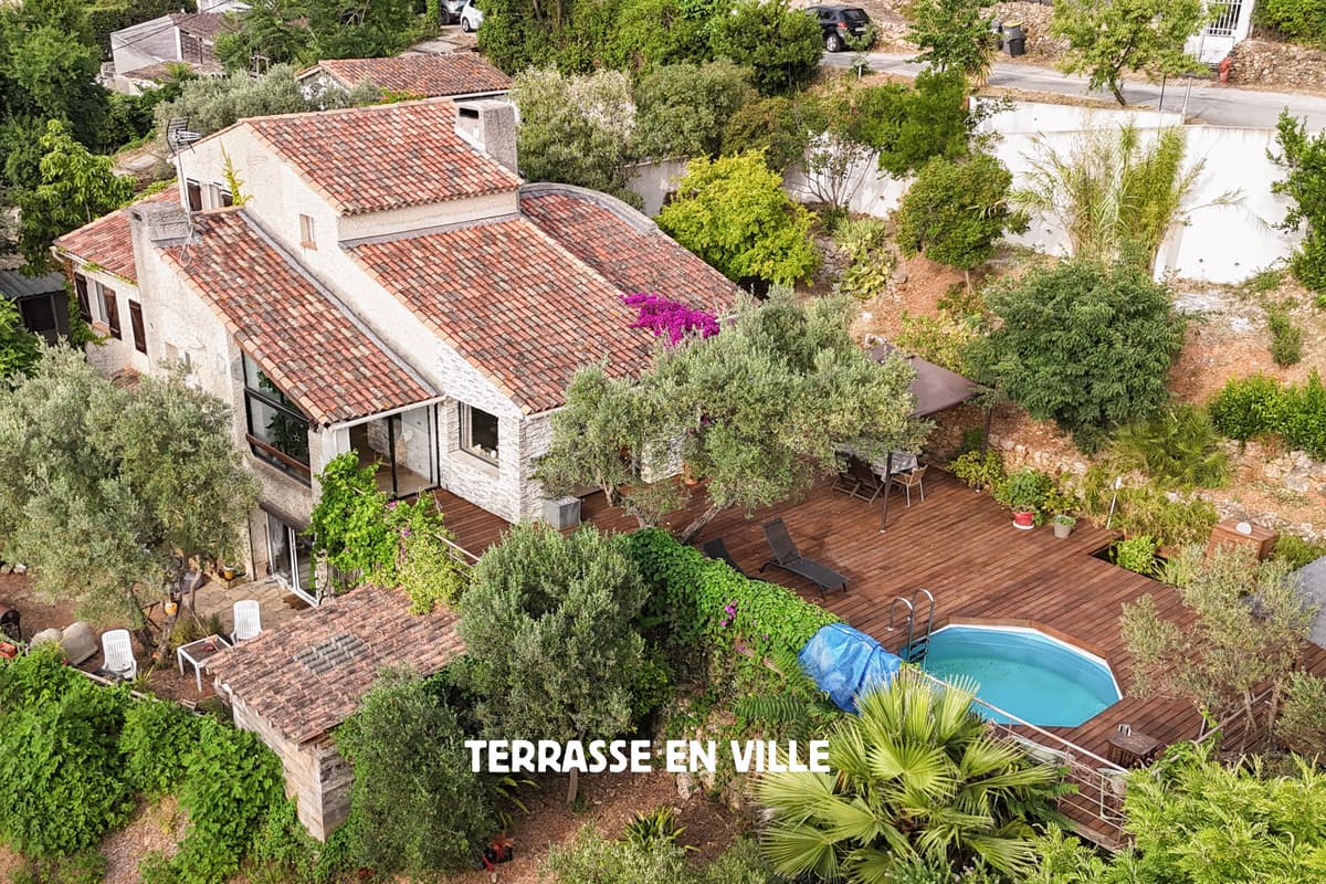 Toulon Ouest - Maison Familiale 230m2 - Parcelle 2000m2 - Piscine - Vue dégagée - 745 000€ - 3