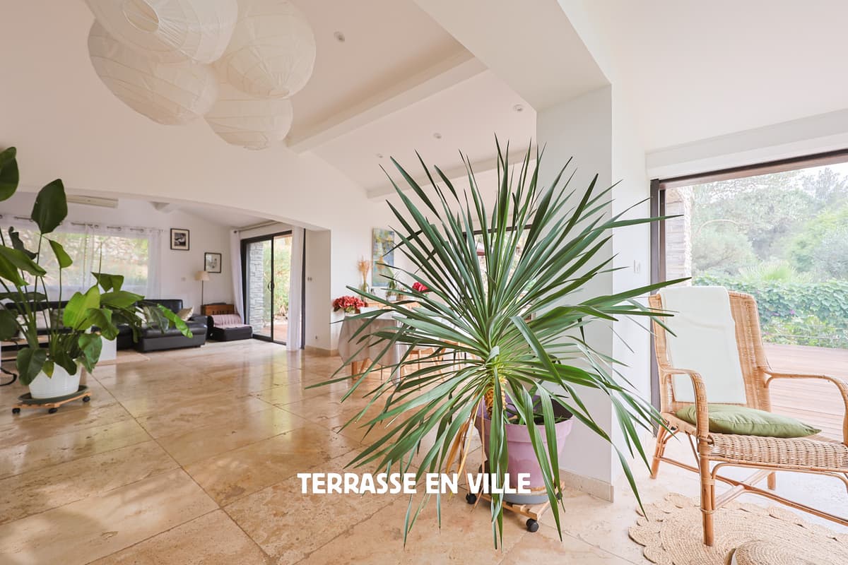 Toulon Ouest - Maison Familiale 230m2 - Parcelle 2000m2 - Piscine - Vue dégagée - 745 000€ - 5