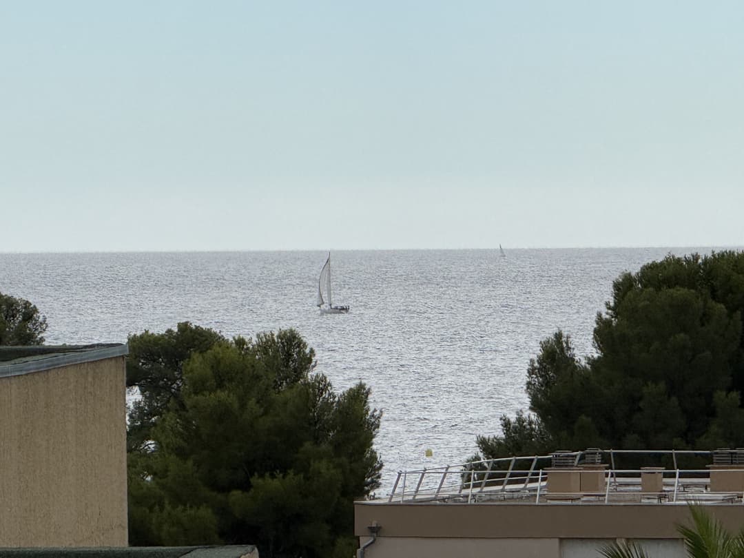 BANDOL - PLAGE DU CAPELAN - DUPLEX D’EXCEPTION NEUF 155 m2 - TERRASSE 130 m2 - Jardin 300 m2 - 3 PARKINGS