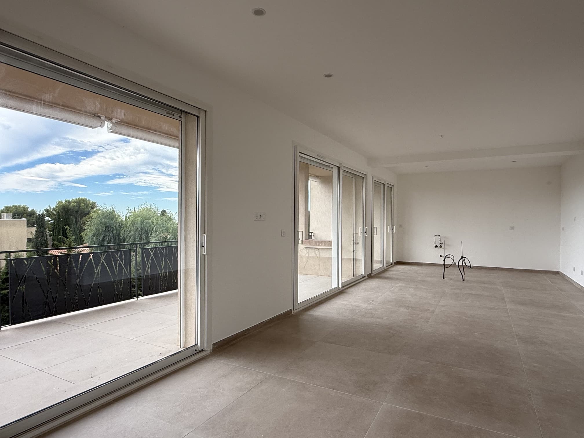 BANDOL - PLAGE DU CAPELAN - DUPLEX D’EXCEPTION NEUF 155 m2 - TERRASSE 130 m2 - Jardin 300 m2 - 3 PARKINGS - 4