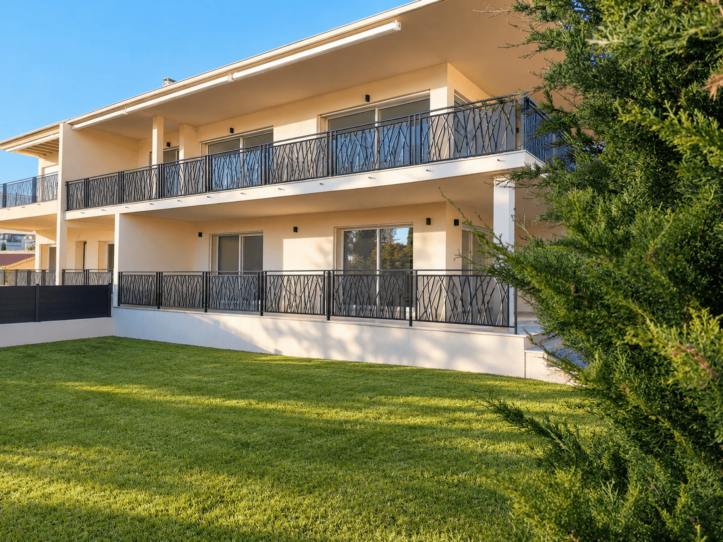 BANDOL - PLAGE DU CAPELAN - DUPLEX D’EXCEPTION NEUF 155 m2 - TERRASSE 130 m2 - Jardin 300 m2 - 3 PARKINGS - 2