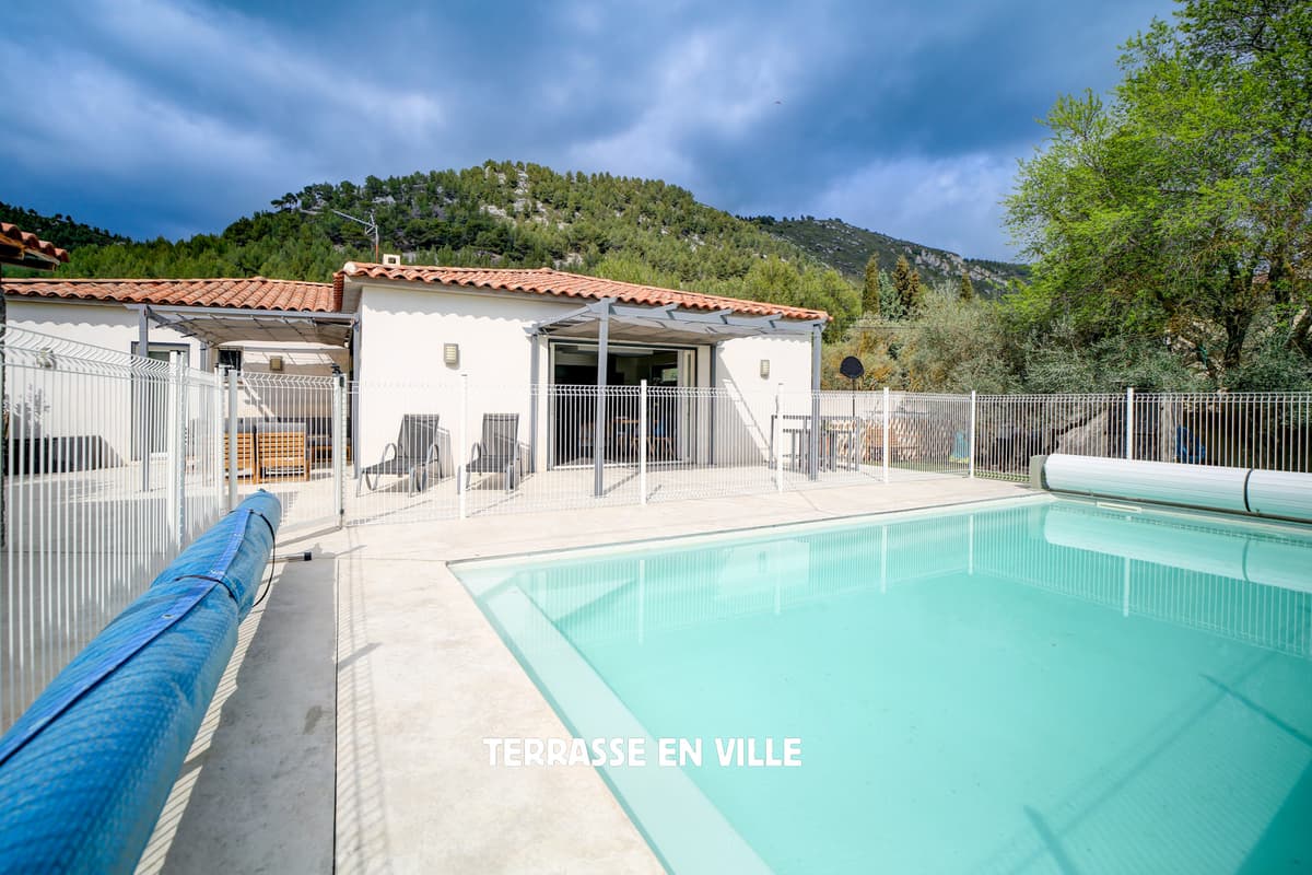 EXCLUSIVITE - CUGES LES PINS - VILLA CONTEMPORAINE T5 - PISCINE - POOL HOUSE - DOUBLE GARAGE