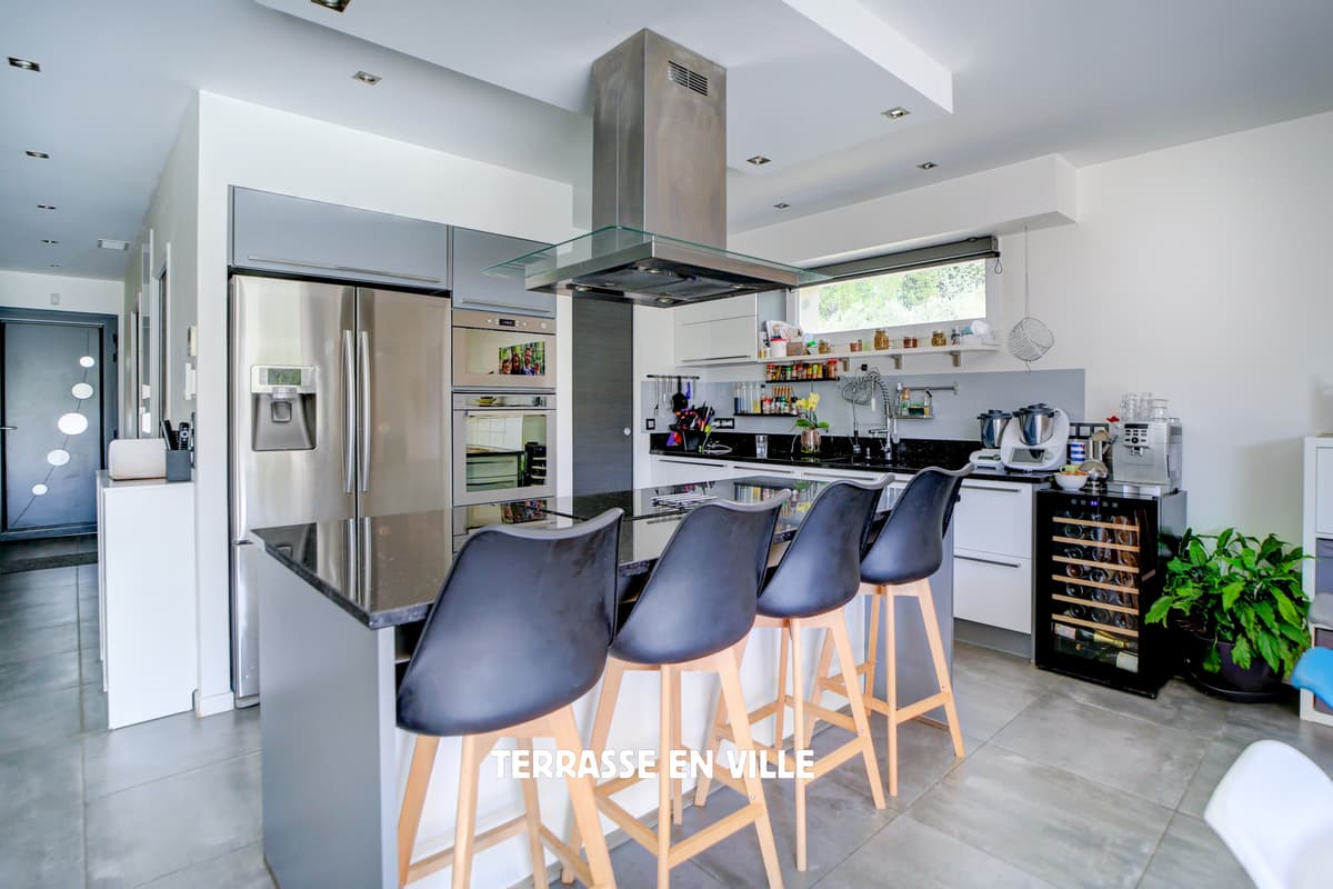 EXCLUSIVITE - CUGES LES PINS - VILLA CONTEMPORAINE T5 - PISCINE - POOL HOUSE - DOUBLE GARAGE - 7
