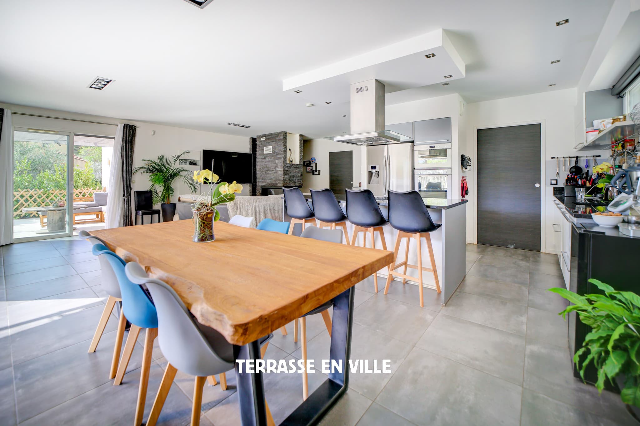 EXCLUSIVITE - CUGES LES PINS - VILLA CONTEMPORAINE T5 - PISCINE - POOL HOUSE - DOUBLE GARAGE - 6