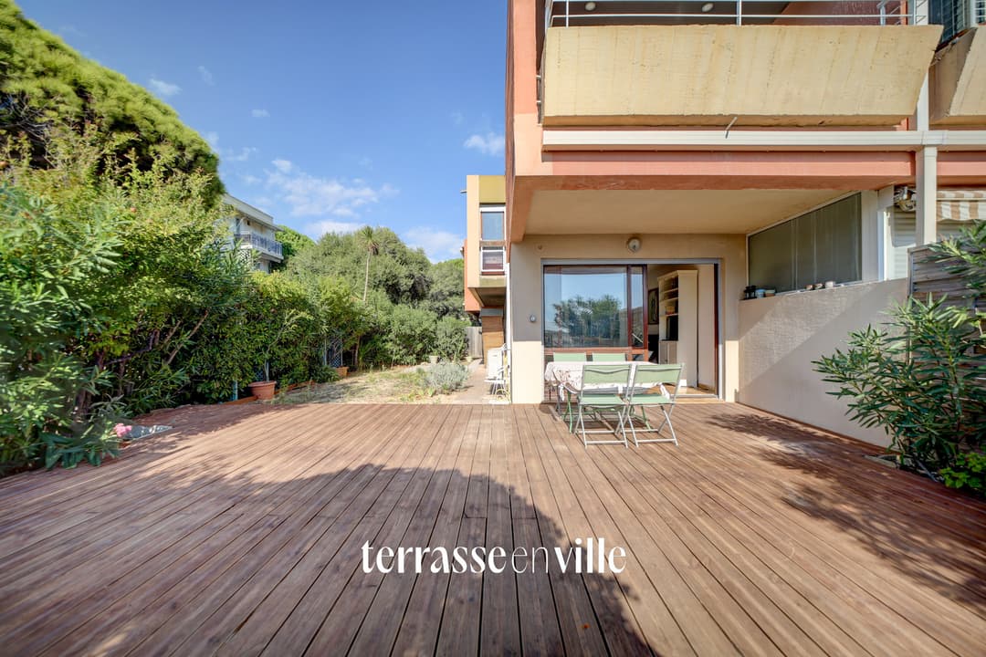 SAINT CYR LES LECQUES - APPARTEMENT T2 40m2 - JARDIN 105m2 - PARKING - 399000€