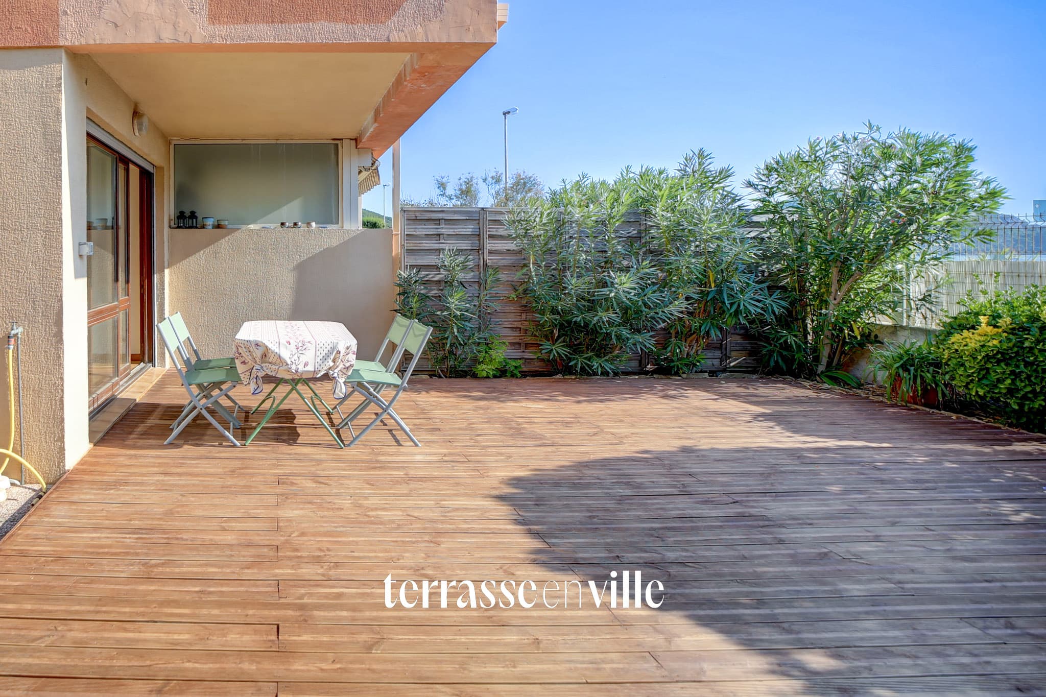 SAINT CYR LES LECQUES - APPARTEMENT T2 40m2 - JARDIN 105m2 - PARKING - 399000€ - 2