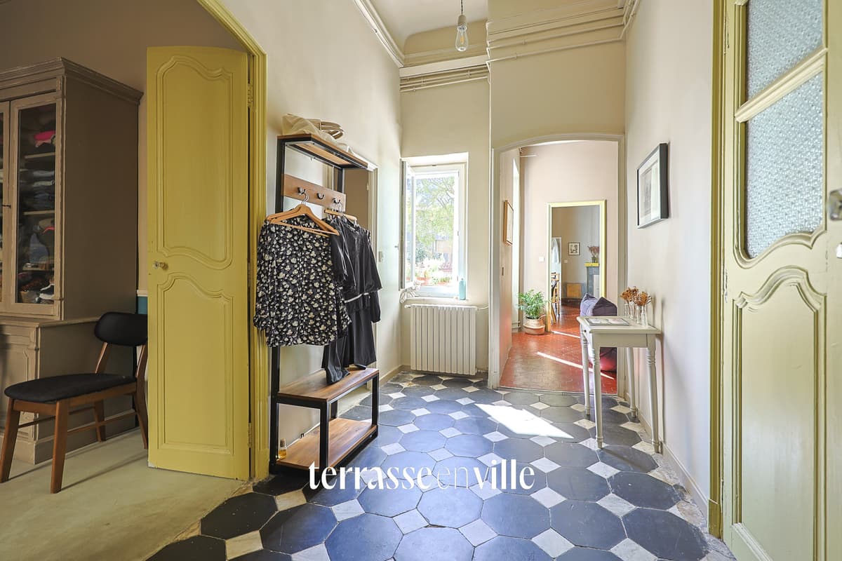 LA CIOTAT CENTRE HISTORIQUE - GRAND DUPLEX - T9 - 192 M2 5 CH - PARCELLE 350M2 - PARKING - 1 200 000€ - 2