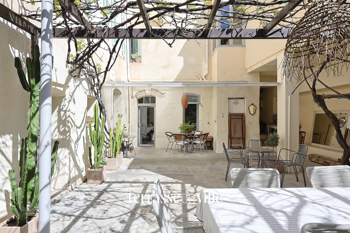 LA CIOTAT CENTRE HISTORIQUE - GRAND DUPLEX - T9 - 192 M2 5 CH - PARCELLE 350M2 - PARKING - 1 200 000€ - 3