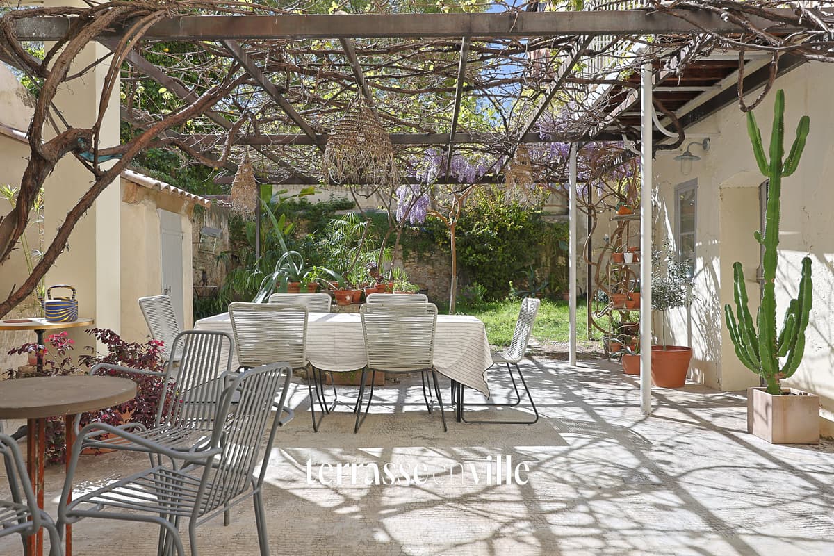 LA CIOTAT CENTRE HISTORIQUE - GRAND DUPLEX - T9 - 192 M2 5 CH - PARCELLE 350M2 - PARKING - 1 200 000€ - 4