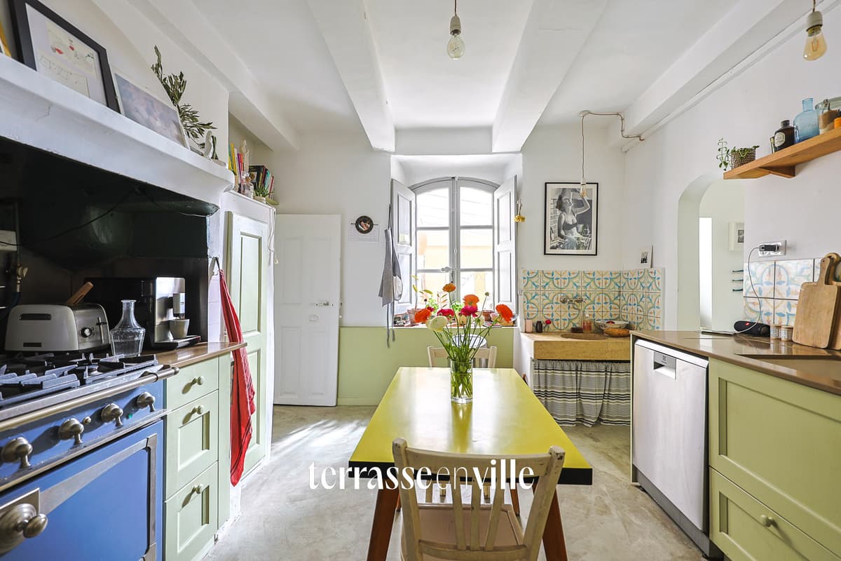 LA CIOTAT CENTRE HISTORIQUE - GRAND DUPLEX - T9 - 192 M2 5 CH - PARCELLE 350M2 - PARKING - 1 200 000€ - 6