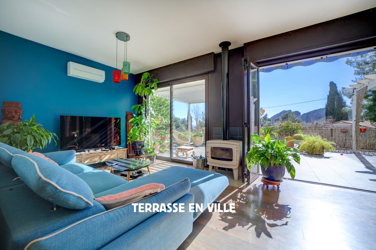 EXCLUSIVITÉ - LA CIOTAT - FIGUEROLLES - MAISON 102 M2 - DEPENDANCE T2 26M2 - GARAGE - VUE 3 SECS ET APERCU MER - 1