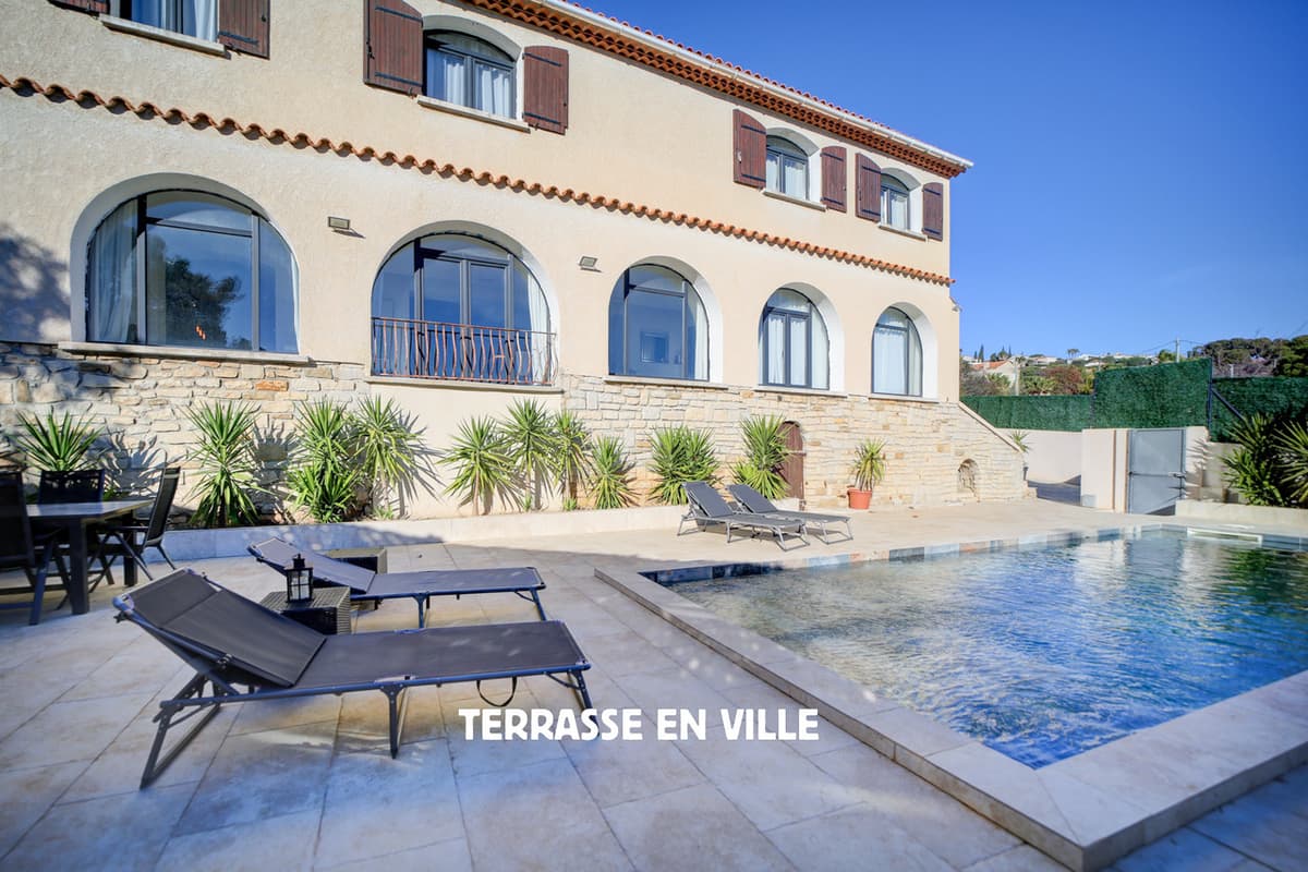 LA CIOTAT - FIGUEROLLES - MAISON D'ARCHITECTE T9 - 400m2 - JARDIN - 1000M2 - PISCINE - GARAGES - 1 550 000€