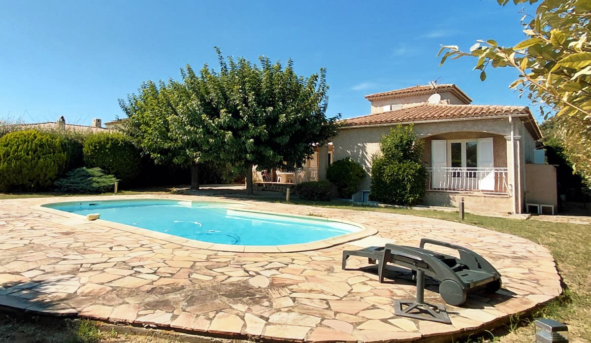 LA CIOTAT - QUARTIER RÉSIDENTIEL - MAISON FAMILIALE - T5 130M2 - PISCINE PLEIN SUD - GARAGE - TERRAIN ARBORÉ - 4