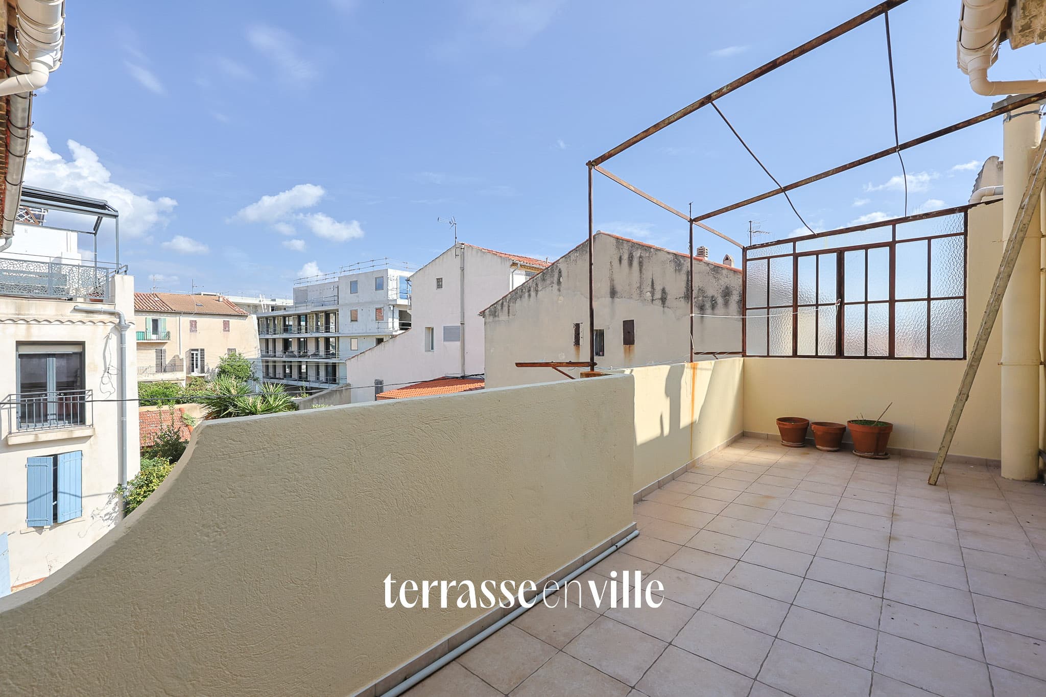 LA CIOTAT - GRAND T3 STYLE LOFT - 68M2 - TERRASSE 14M2 - PROCHE PORT ET PLAGES - DERNIER ETAGE - 349 000€ - 1