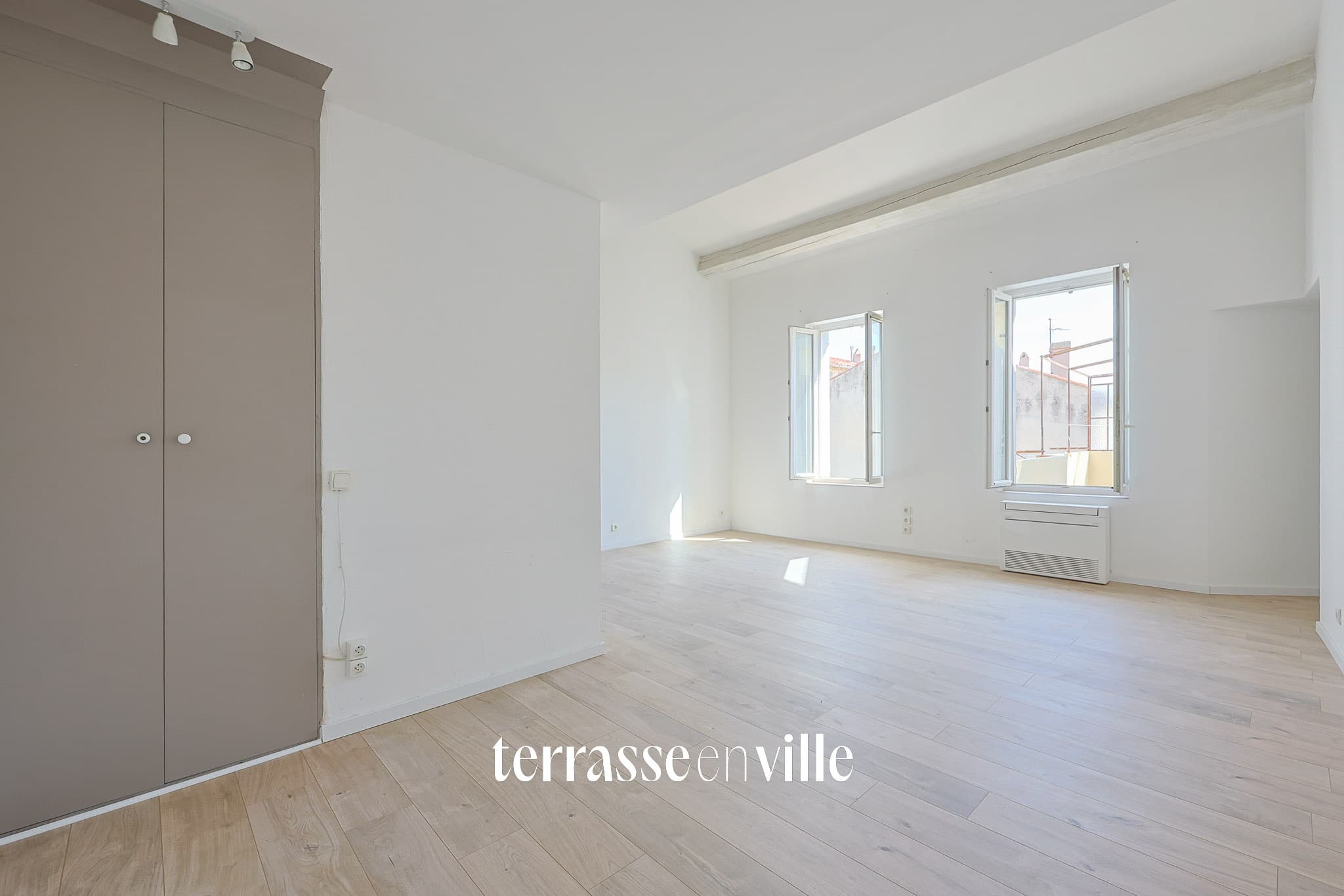 LA CIOTAT - GRAND T3 STYLE LOFT - 68M2 - TERRASSE 14M2 - PROCHE PORT ET PLAGES - DERNIER ETAGE - 349 000€ - 3