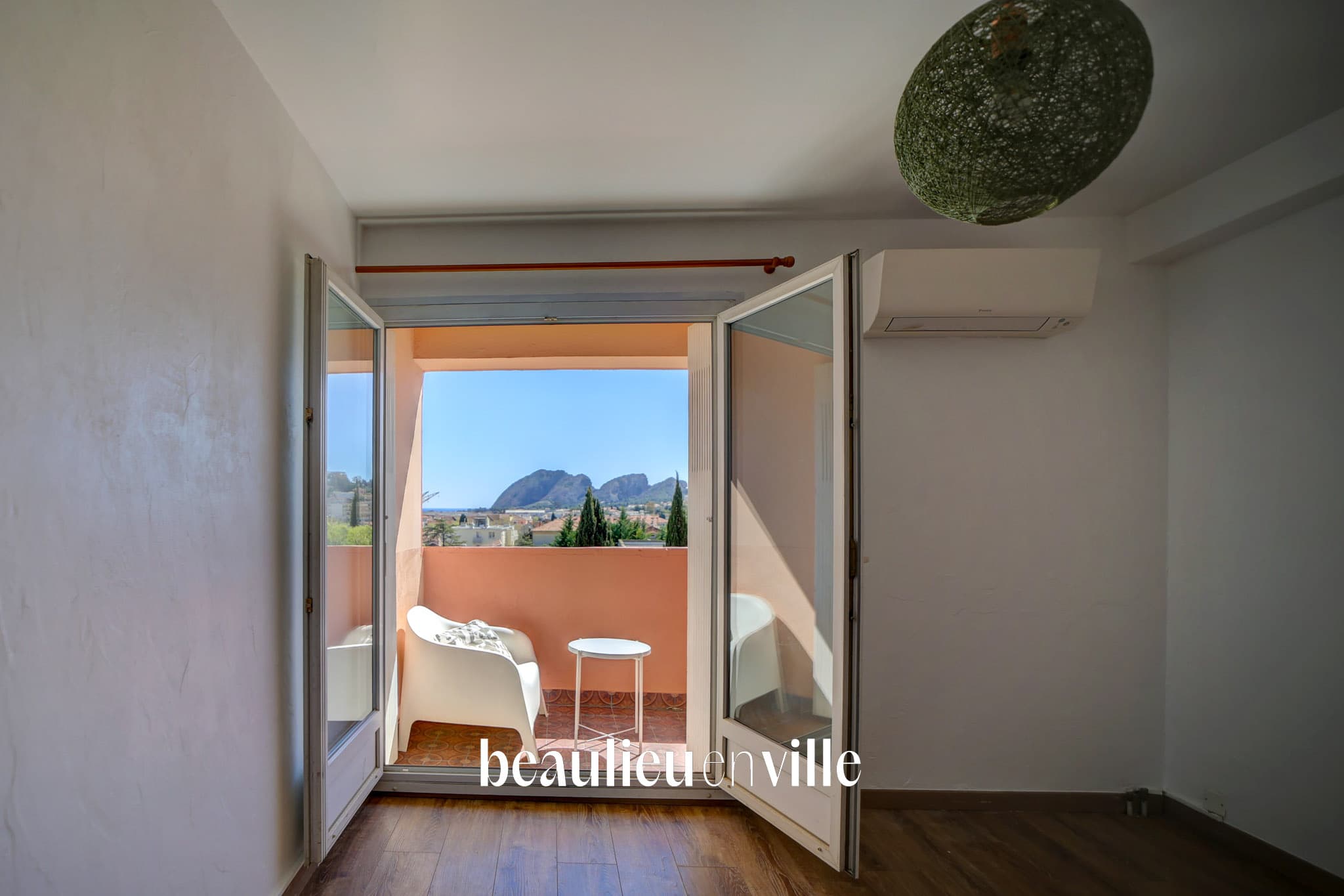 EXCLUSIVITÉ - LA CIOTAT - MALTEMPS - APPARTEMENT T4 - 78m2 - VUE MER - PARKING - 5