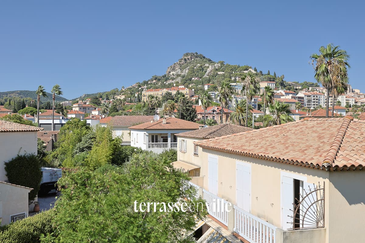 HYERES - CENTRE - T3 DERNIER ETAGE TERRASSE - 4