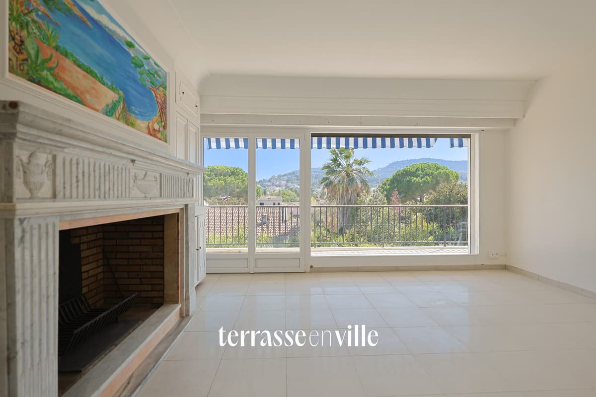 HYERES - CENTRE - T3 DERNIER ETAGE TERRASSE - 3
