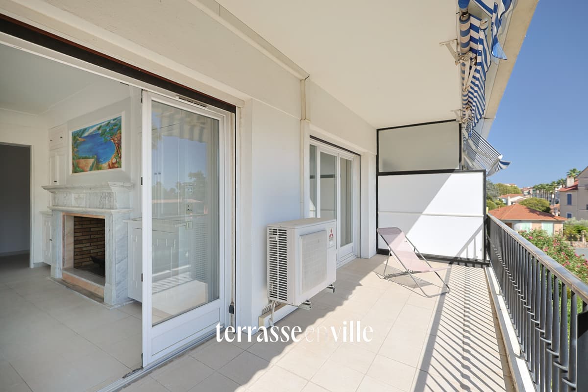 HYERES - CENTRE - T3 DERNIER ETAGE TERRASSE - 1