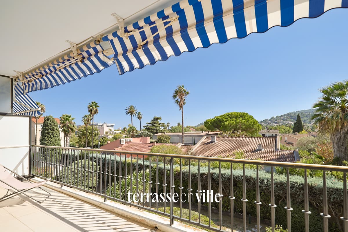 HYERES - CENTRE - T3 DERNIER ETAGE TERRASSE - 2