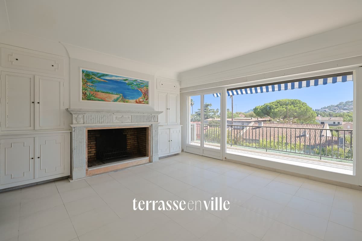 HYERES - CENTRE - T3 DERNIER ETAGE TERRASSE