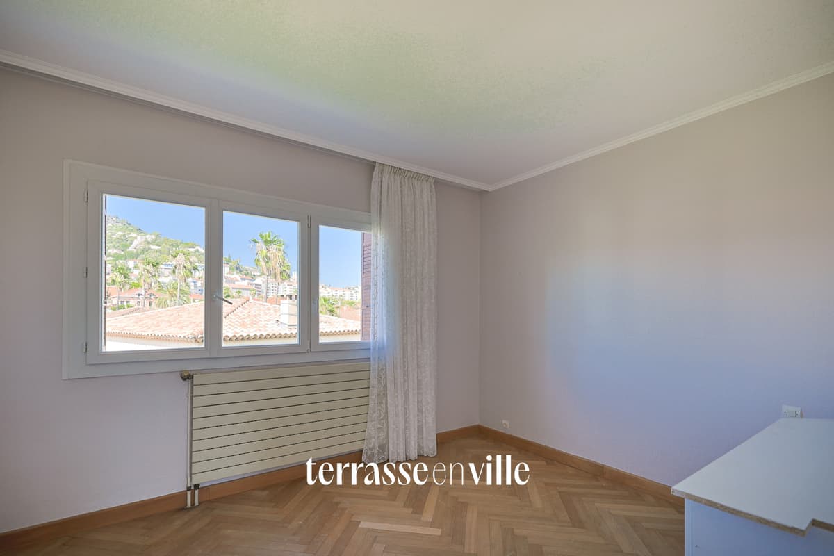 HYERES - CENTRE - T3 DERNIER ETAGE TERRASSE - 7