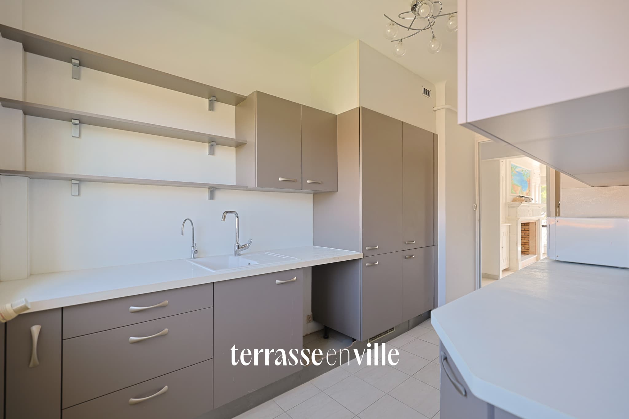 HYERES - CENTRE - T3 DERNIER ETAGE TERRASSE - 300 000€ - 5