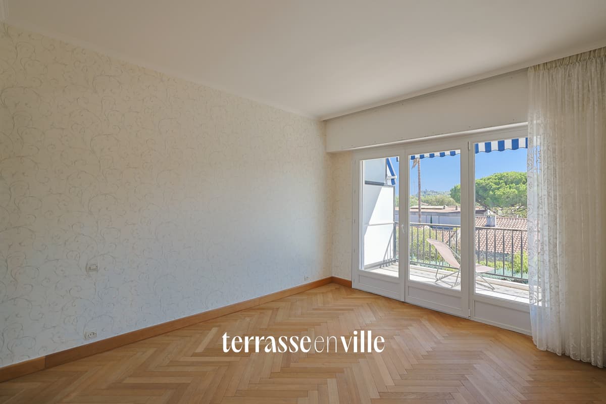 HYERES - CENTRE - T3 DERNIER ETAGE TERRASSE - 6