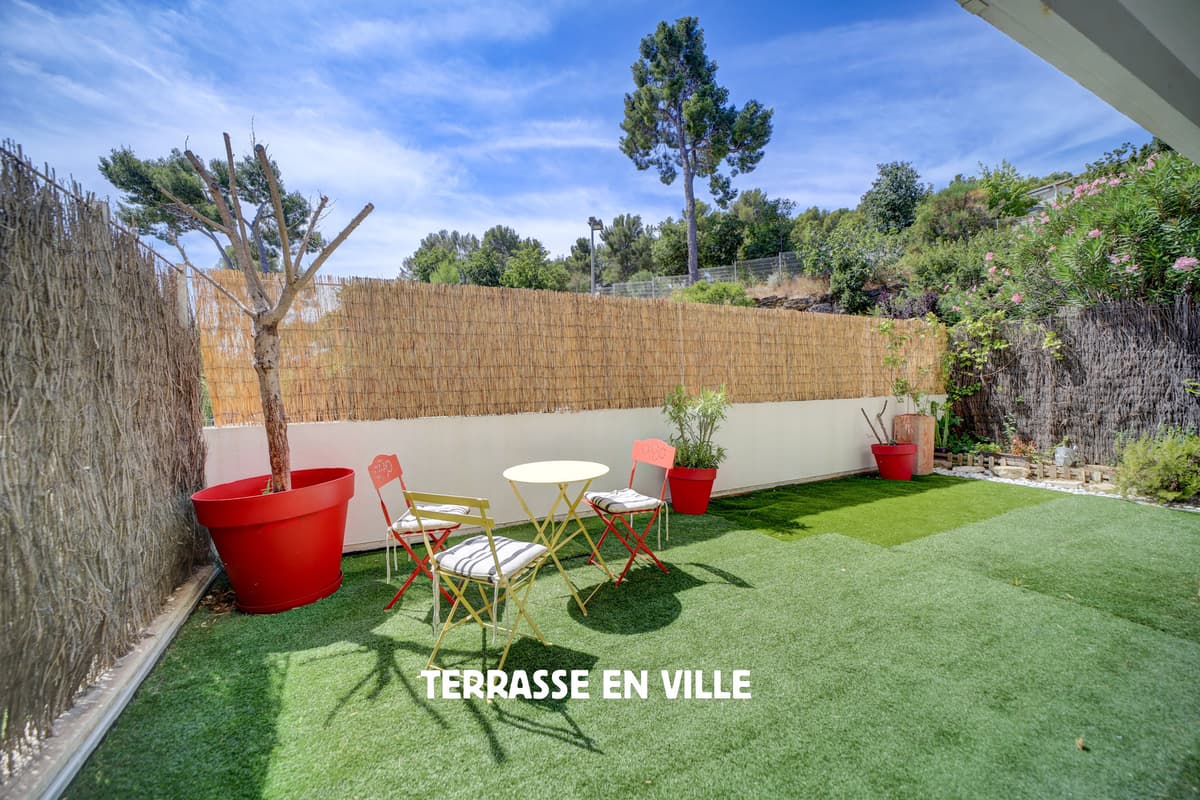 Haut de St Jean - Proche gare La Ciotat - Beau T2 - 42 m2 - Terrasse et Jardin 40 m2 - Parking & cave -