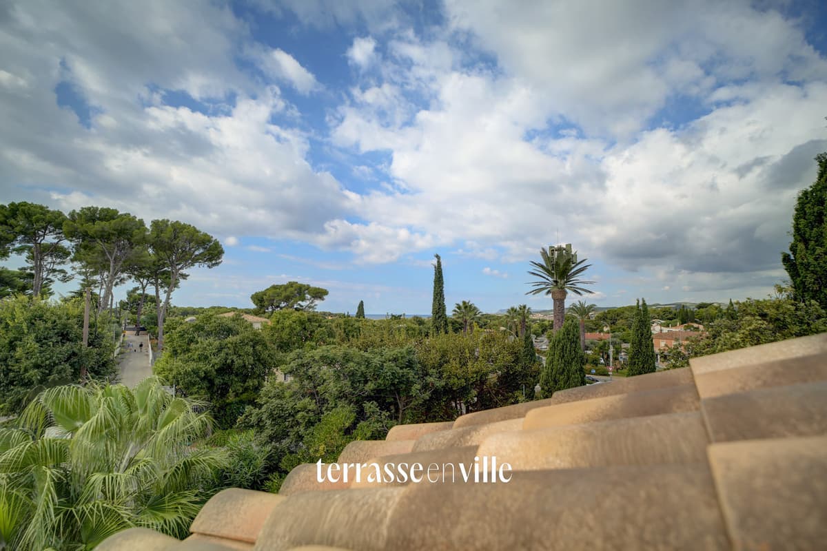 SANARY-SUR-MER - DUPLEX RECENT T4 - 127 M2 - TERRASSES - DERNIER ETAGE - PARKINGS - 2