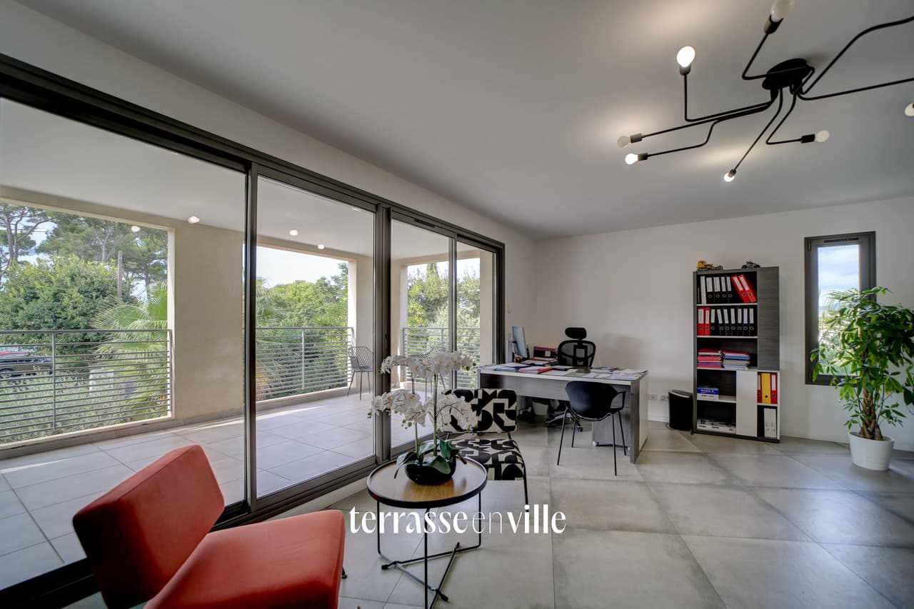 SANARY-SUR-MER - DUPLEX RECENT T4 - 127 M2 - TERRASSES - DERNIER ETAGE - PARKINGS - 1