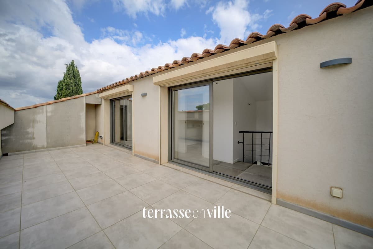 SANARY-SUR-MER - DUPLEX RECENT T4 - 127 M2 - TERRASSES - DERNIER ETAGE - PARKINGS - 4