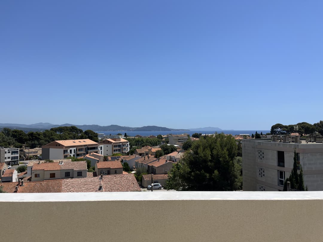 VUE MER - T4 DERNIER ÉTAGE - 106M2 + ROOFTOP 40M2 - SUD-EST - 2 PARKINGS - PLAGES A PIED - 900 000€