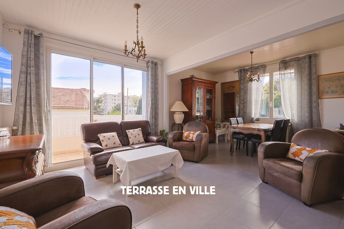 TOULON - STE ANNE - T3 - 67M2 - COUR 62M2 - 253 000€ - 2