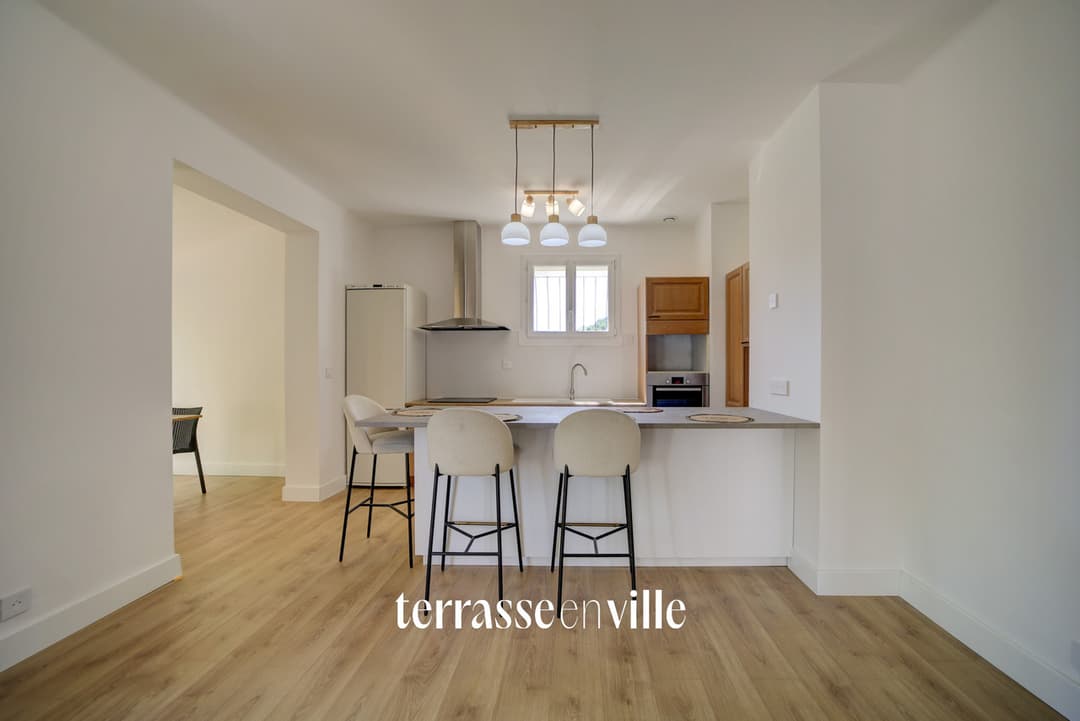 LA CIOTAT - PEYMIAN - APPARTEMENT 95 M2 RENOVE - TERRASSE - PARKINGS - PROCHE PLAGES - 499 000 €
