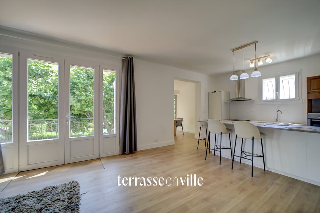LA CIOTAT - PEYMIAN - APPARTEMENT 95 M2 RENOVE - TERRASSE - PARKINGS - PROCHE PLAGES - 499 000 €
