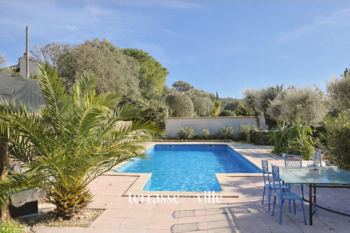 SANARY- MAISON DE PLAIN - PIED - PISCINE. - 2