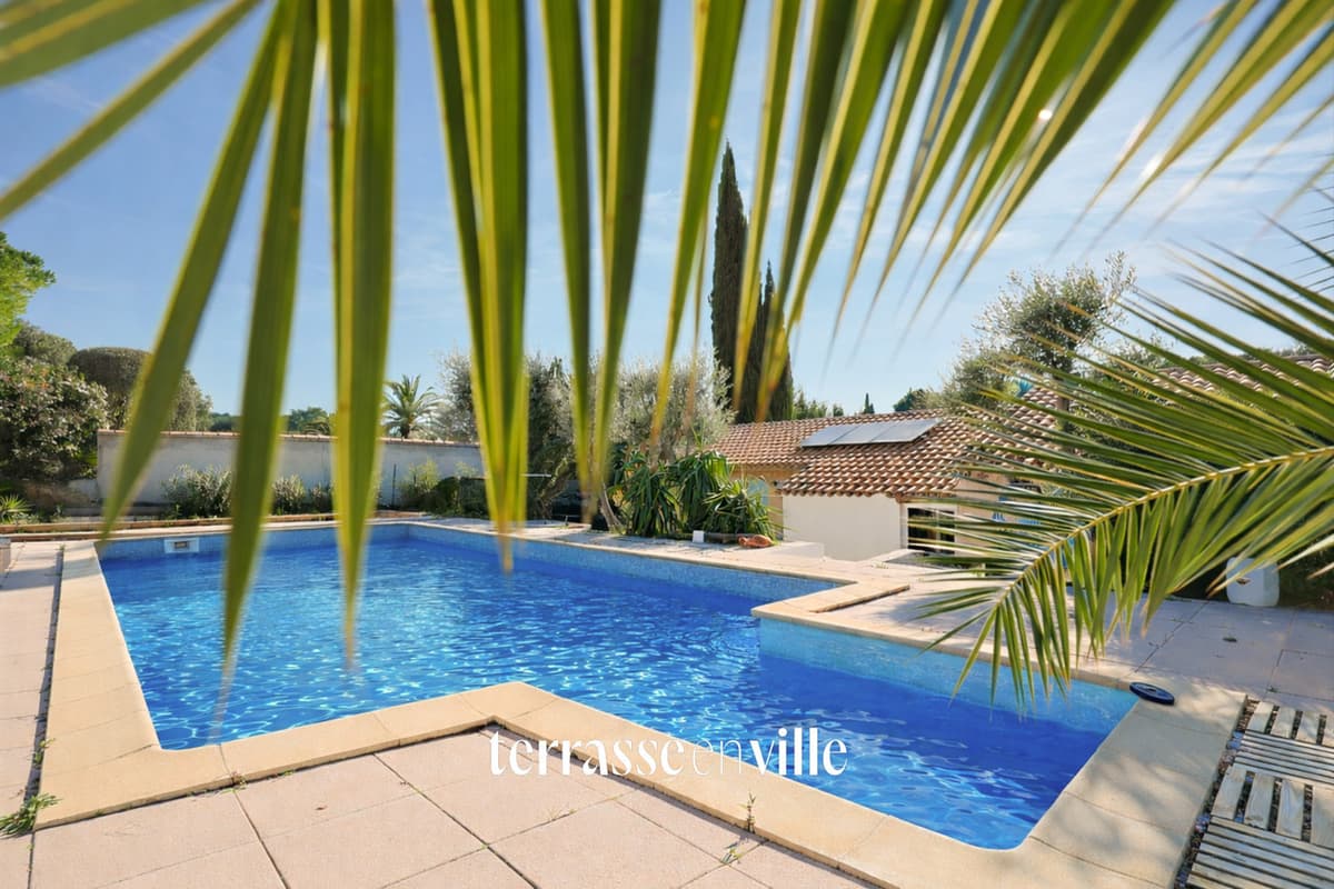 SANARY- MAISON DE PLAIN - PIED - PISCINE. - 1