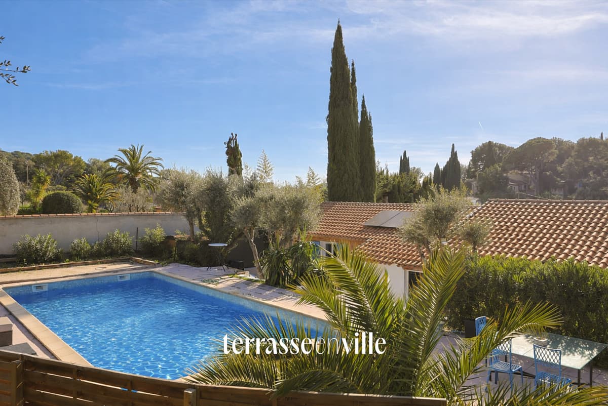 SANARY- MAISON DE PLAIN - PIED - PISCINE. - 4