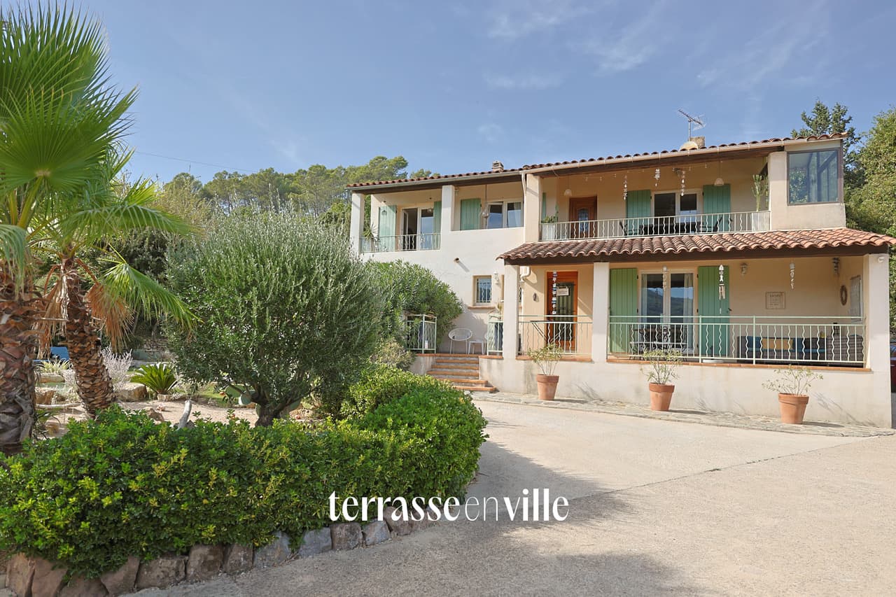 Gonfaron - Maison 174 M2 - Piscine - 575 000€ - 1