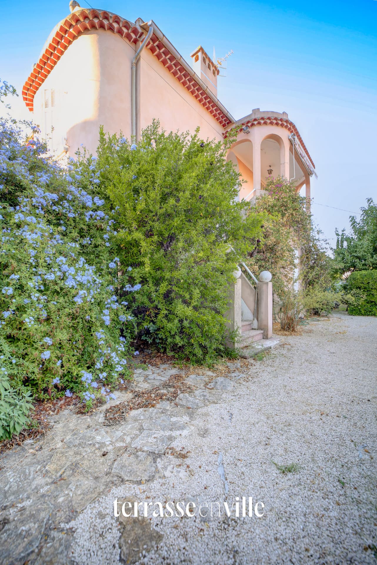 LA CIOTAT - QUARTIER HÔPITAL - HAUT DE VILLA - 71,5 M2 - TERRASSE - PARKINGS - VUE MER - JARDIN 267M2 - PROCH - 4