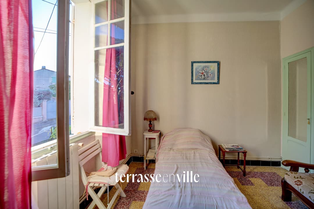 LA CIOTAT - QUARTIER HÔPITAL - HAUT DE VILLA - 71,5 M2 - TERRASSE - PARKINGS - VUE MER - JARDIN 267M2 - PROCH