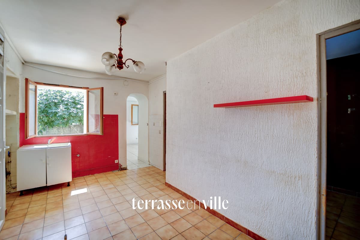 LA CIOTAT - REZ-DE-JARDIN À RÉNOVER - T2 - 42M2 - PARCELLE 160M2 - 241500€ - 5