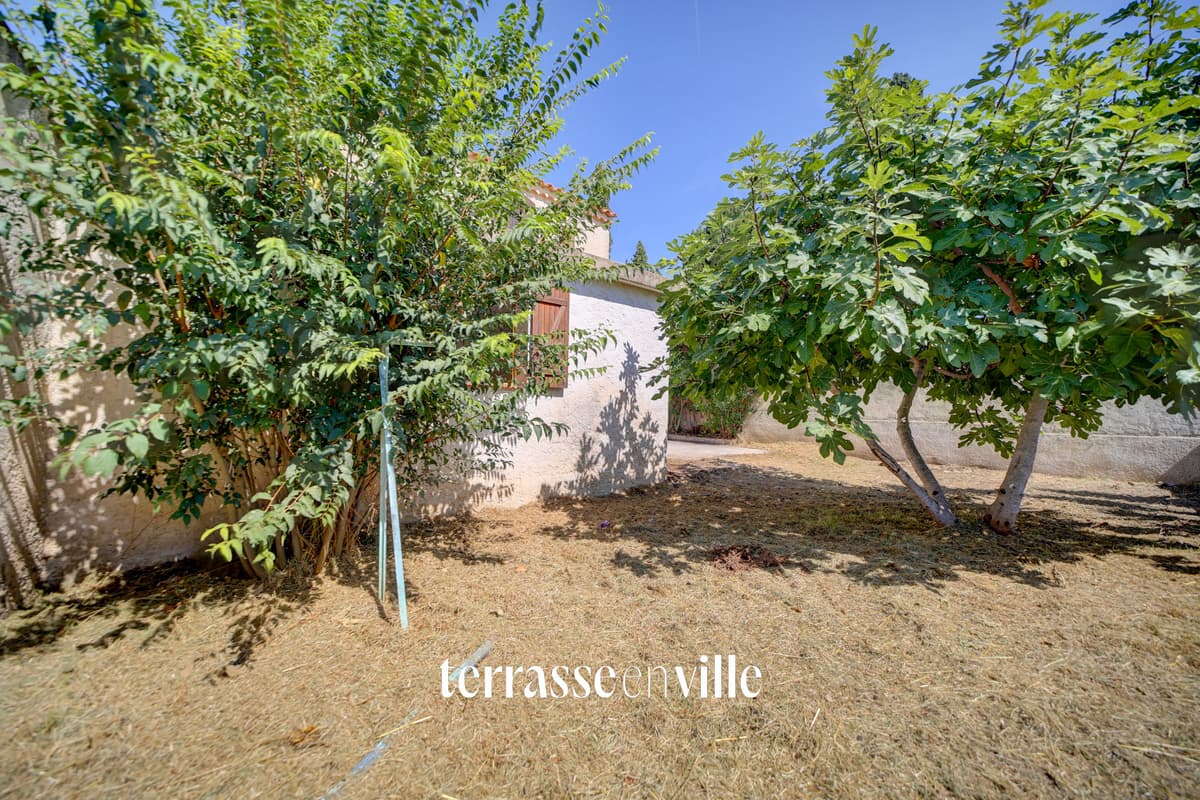 LA CIOTAT - REZ-DE-JARDIN À RÉNOVER - T2 - 42M2 - PARCELLE 160M2 - 241500€ - 3
