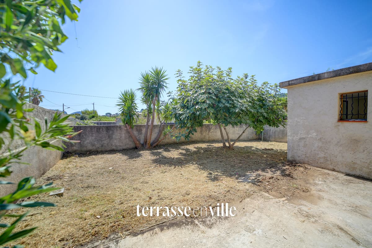 LA CIOTAT - REZ-DE-JARDIN À RÉNOVER - T2 - 42M2 - PARCELLE 160M2 - 241500€ - 7
