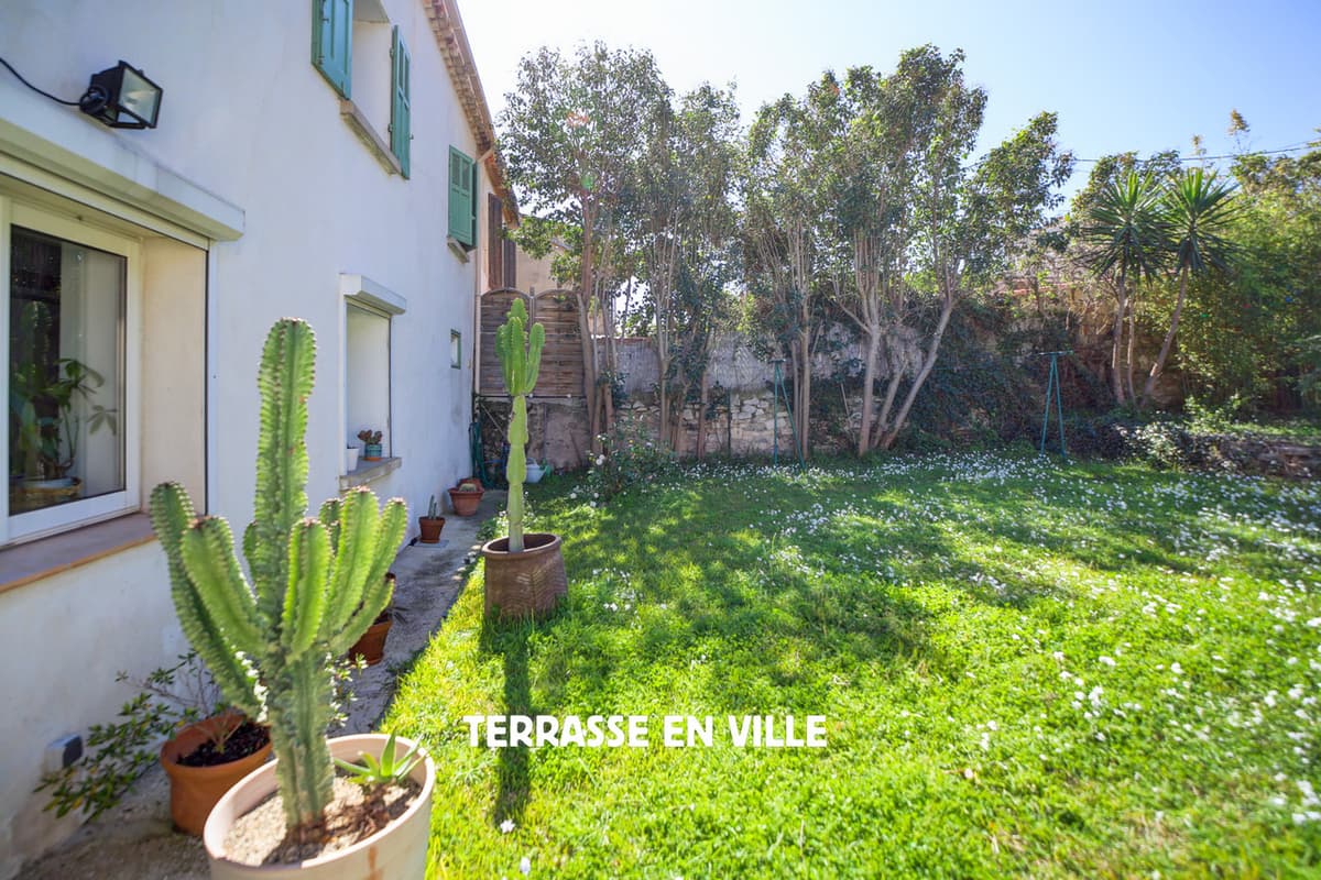 EXCLUSIVITE - LA CIOTAT - PROCHE PORT ET CALANQUES - MAISON DE VILLE - 90 M2 - JARDIN - 3